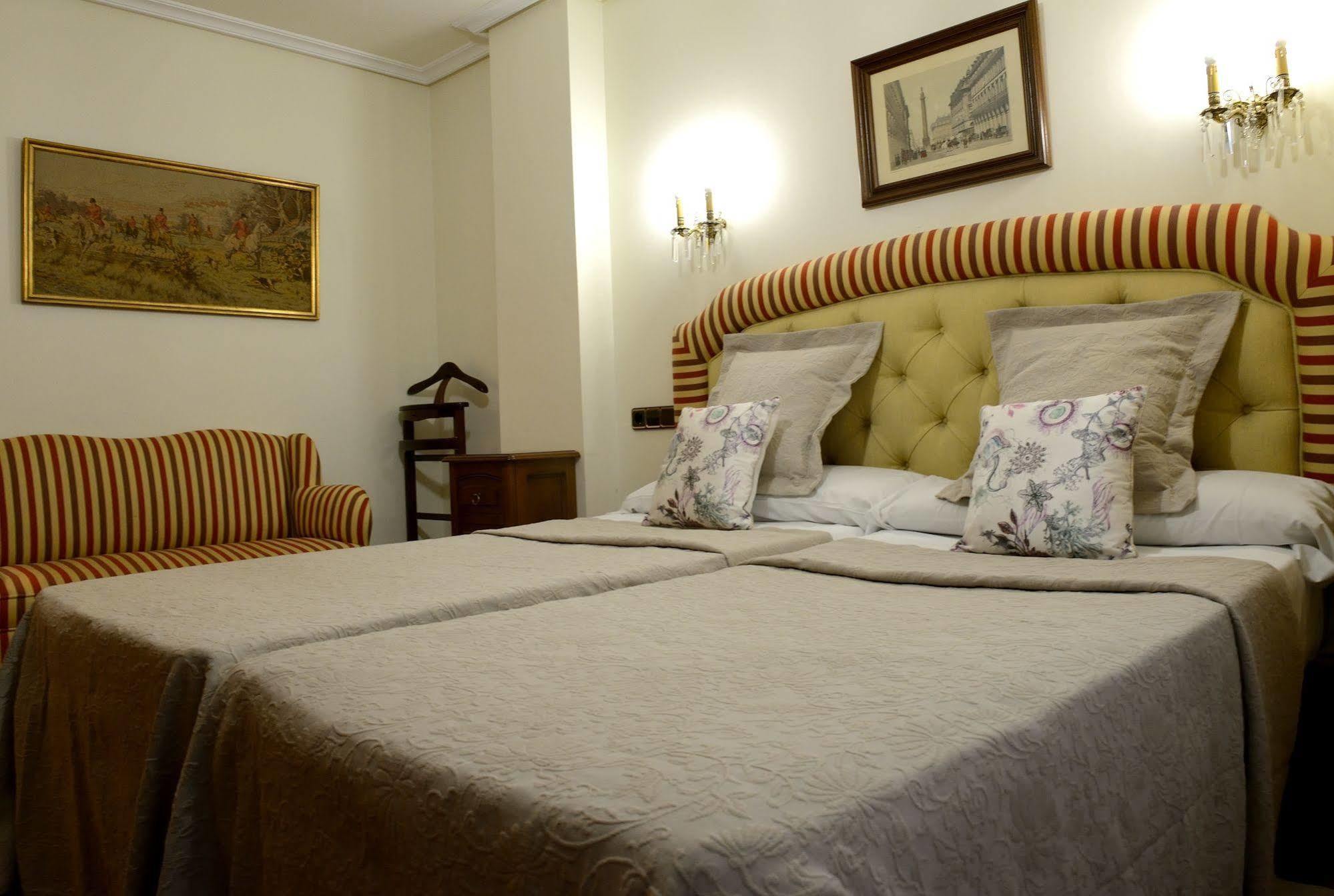 Hostal Arriazu Pamplona Exterior foto